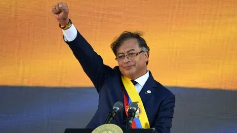 Expresidente Gustavo Petro NO podrá abandonar el país