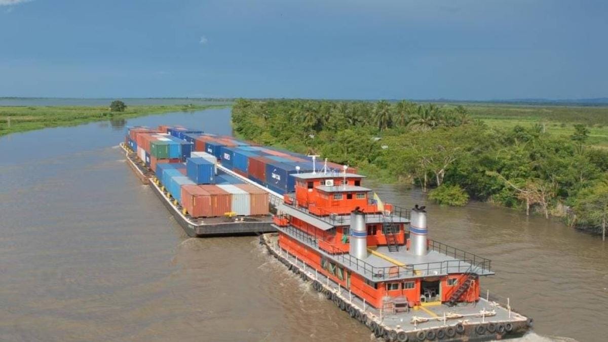 Dificultades para transporte de carga por bajo nivel del agua en el río Magdalena