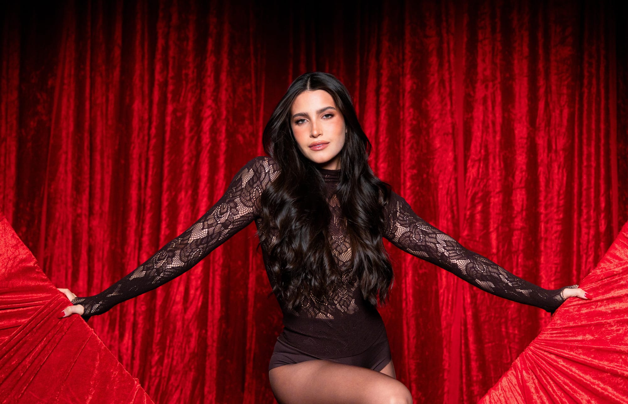 Zhamira con su gira mundial Curita Para el Corazón Tour