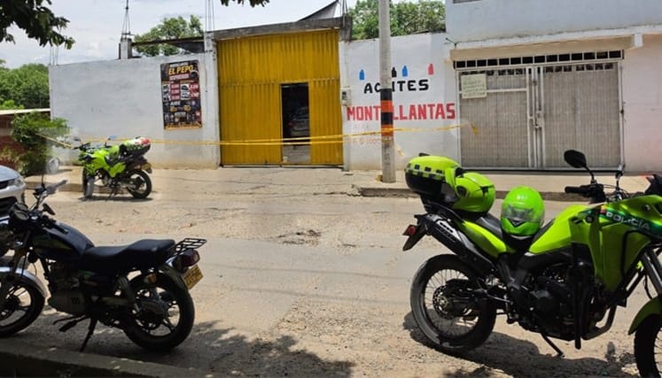 Padre e hijo fueron baleados mientras trabajaban en un taller