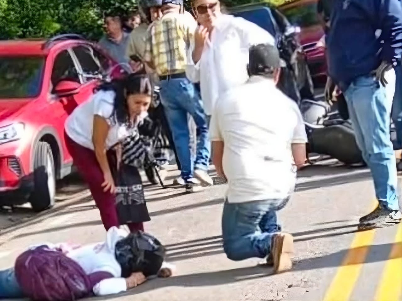 Trágico accidente en la vía San Gil–Bucaramanga: mujer murió tras choque de motocicletas y presunto atropello