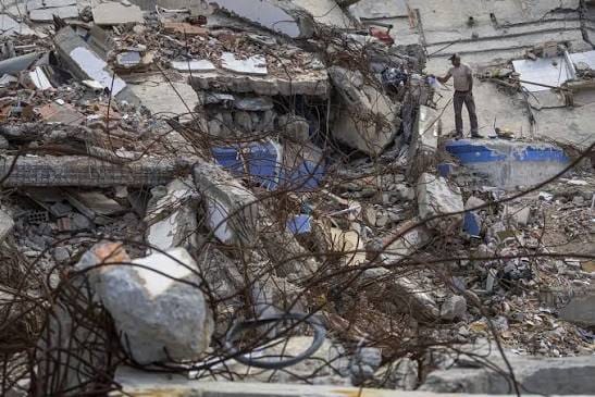 Venezuela supera los 6.500 muertos por el doble terremoto mientras continúa la remoción de escombros