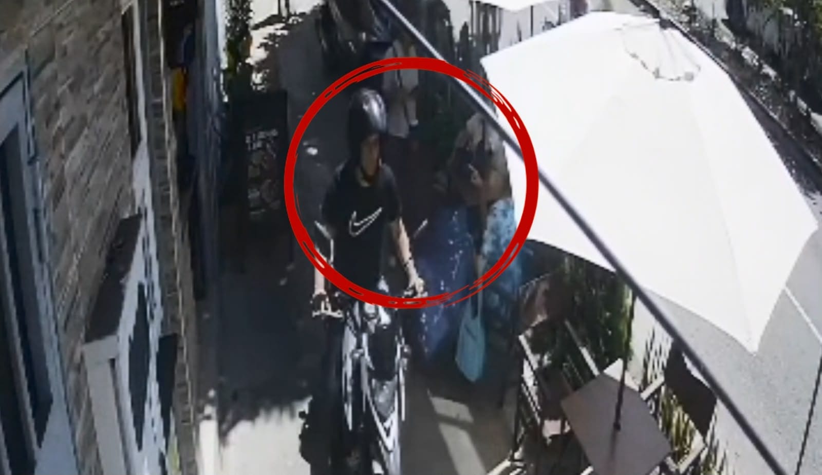 VIDEO | Cámara de seguridad registró hurto de celular en Bucaramanga, el señalado fue capturado