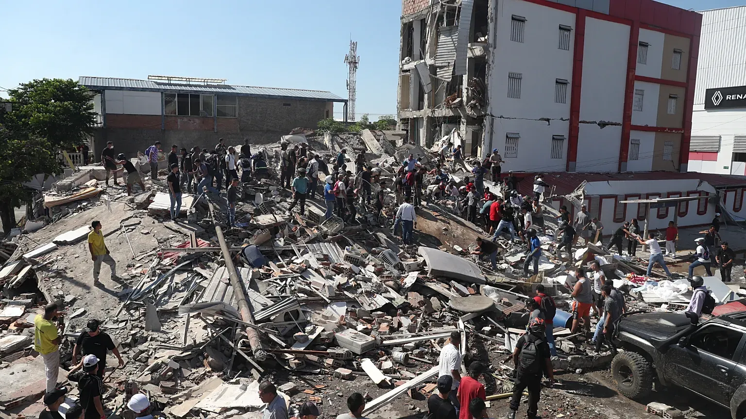Asciende a 111 muertos y 87 heridos por terremoto en Colombia