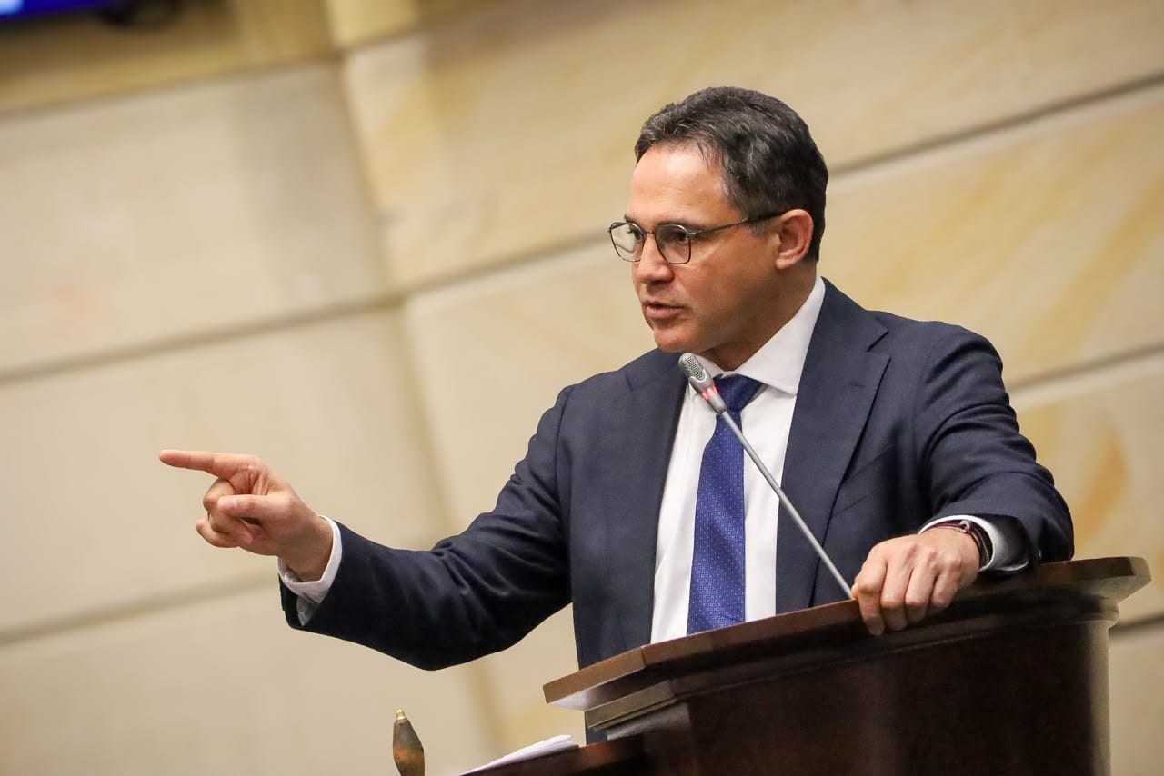 Presidente del Senado propone aumento de 15 billones para fortalecer el presupuesto de la Fuerza Pública