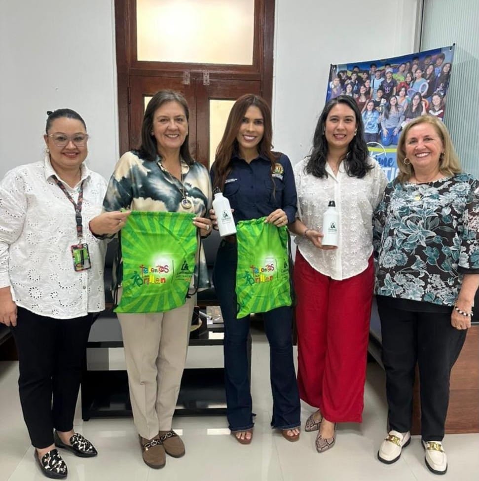 Comfenalco Santander entregó kits a Secretaría de Educación de Santander