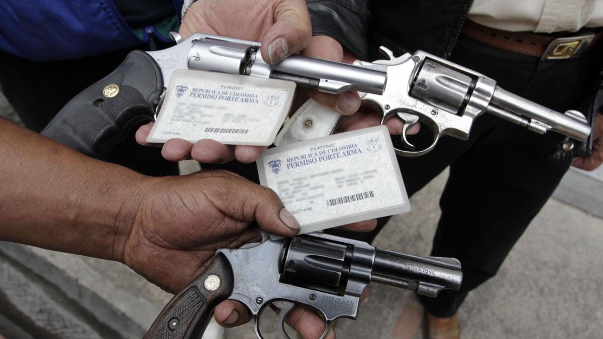 Abelardo levanta suspensión general para porte de armas en Colombia ¿le gusta la idea?