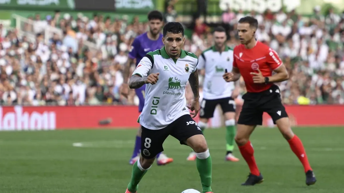 Gustavo Puerta viajó a Grecia para ser oficializado como nuevo jugador del Olympiacos