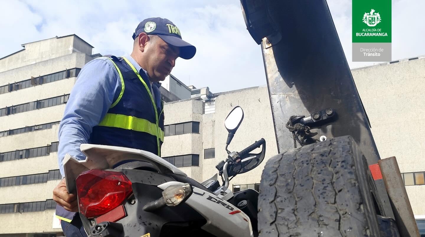 Ni en Bucaramanga ni en ningún lado. Freno a los carros con cámaras caza infractores. ¿Apoya la idea?
