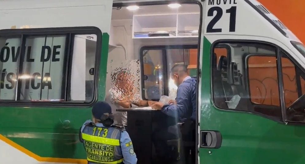 Conductor de ambulancia fue detenido por manejar alcoholizado durante paseo familiar
