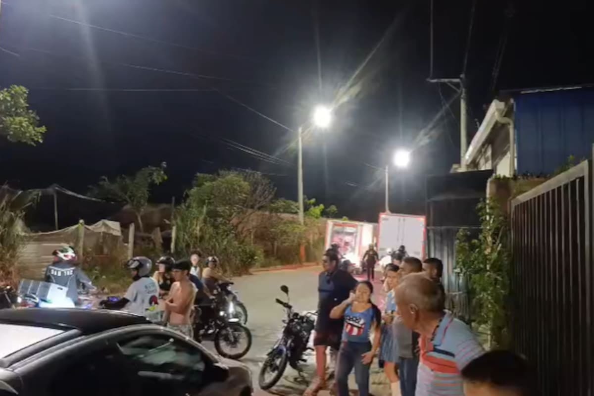 Violento choque entre motociclista y camión deja una mujer muerta en vía a Girón