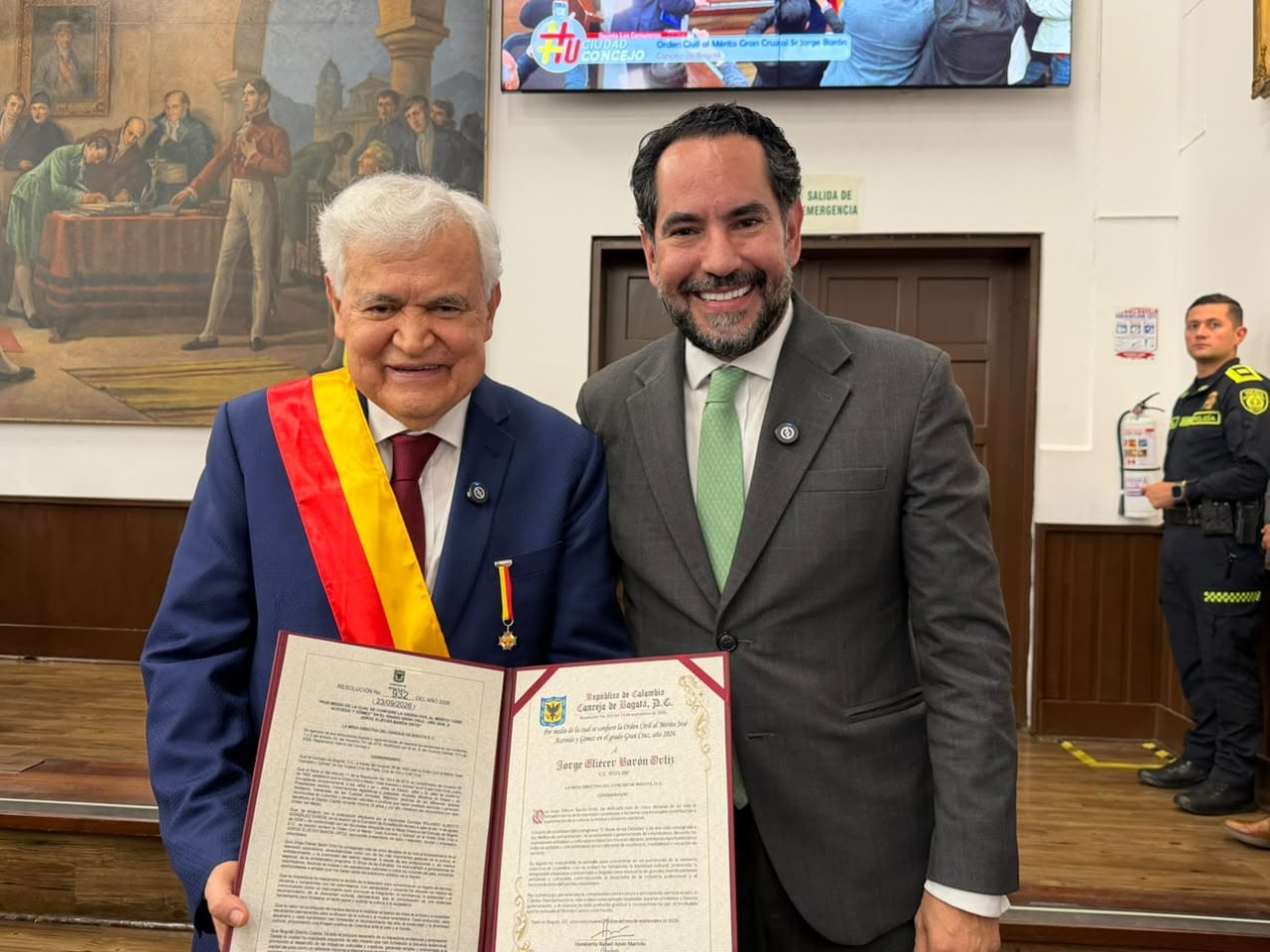 Jorge Barón recibió la Orden Civil al Mérito del Concejo de Bogotá por su aporte a la cultura