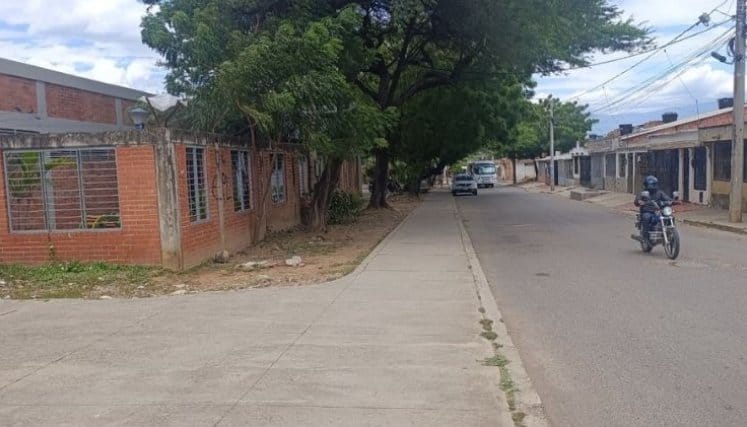Exmilitar evitó intento de atraco, los presuntos asaltantes dejaron moto sin placas abandonada