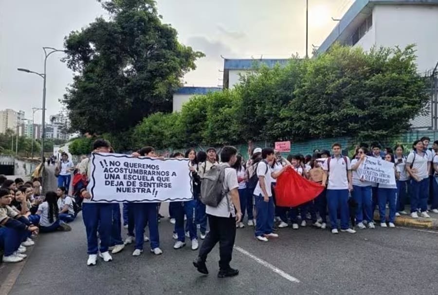 Mayoría de docentes de la Normal de Bucaramanga piden cambio de rectora