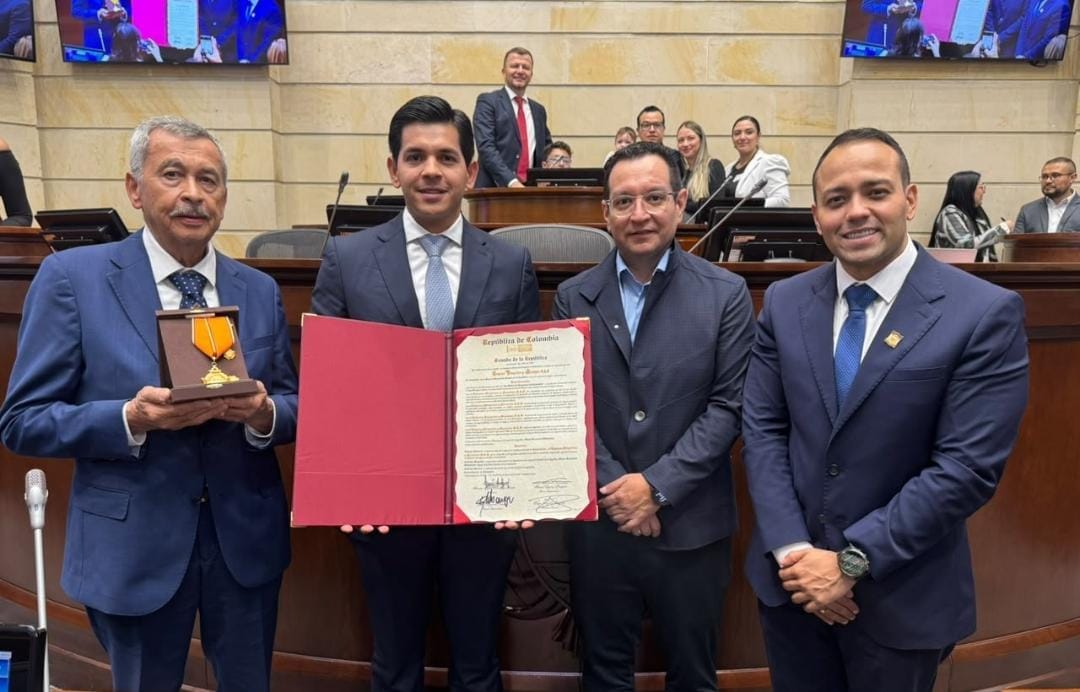Senado de la República condecora a Proyectos y Servicios S.A.S. por su trayectoria en la ingeniería colombiana