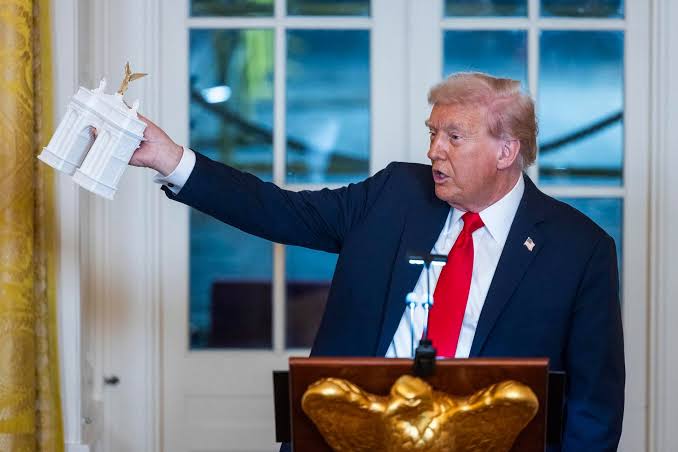 Trump avanza con el Arco del Triunfo en Washington pese a demanda y falta de aval del Congreso