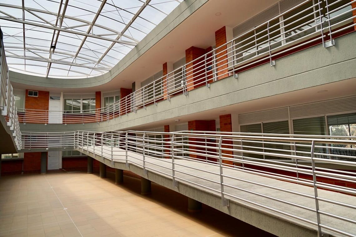 Ventilador cayó del techo en plena clase y dejó dos estudiantes heridos en Santander