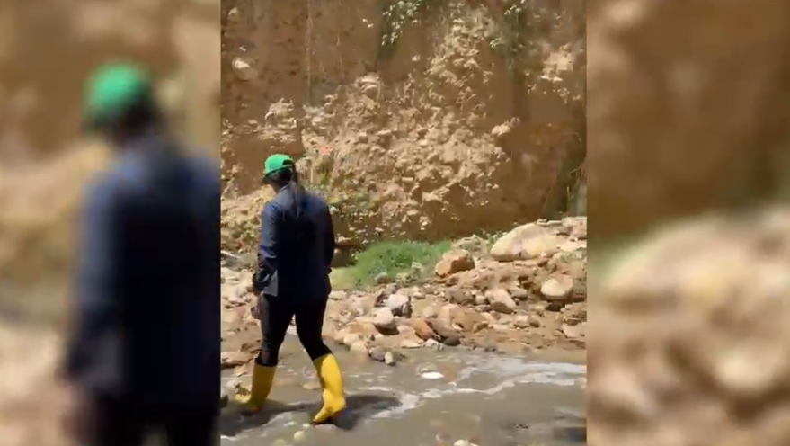 Los pillaron metiéndole mano a una quebrada: caen dos hombres por presunta minería ilegal en Bucaramanga