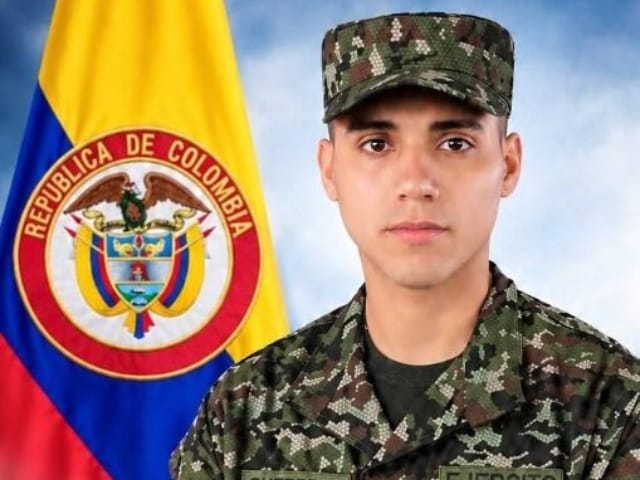 Soldado profesional murió tras estrellarse en su motocicleta contra una canaleta en Bucaramanga