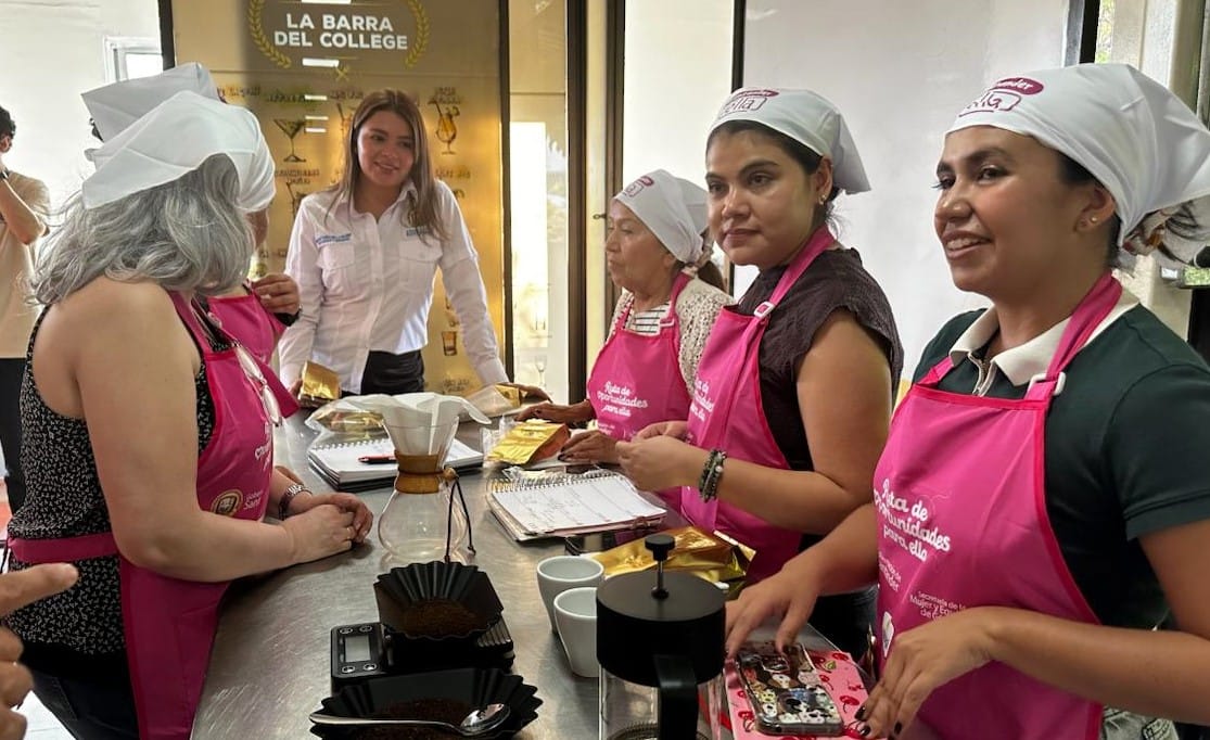 Mujeres de Santander se capacitan en café, chocolatería, belleza y transformación de la panela