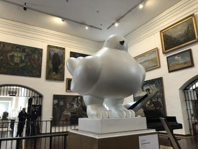 Paloma de la Paz de Botero se cayó del tercer piso del Museo Nacional