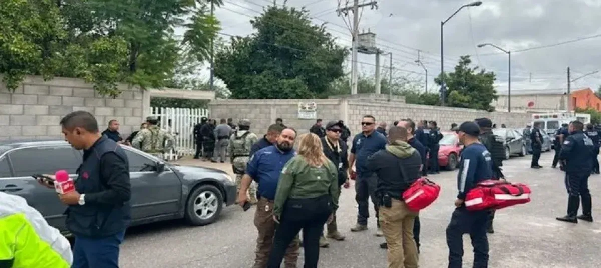 Dos exalumnos fueron detenidos tras con machetes y bombas molotov en escuela
