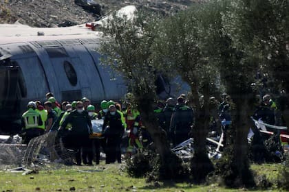 Menos 64 muertos dejó choque de trenes de alta velocidad en España