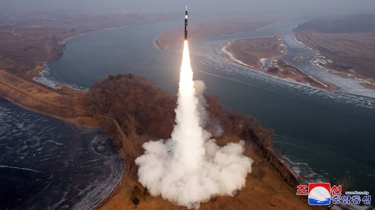 Corea del Norte asegura que probó misil con inteligencia artificial