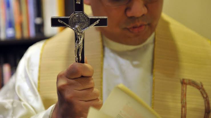 Exorcismos en Colombia: qué exige la Iglesia antes de realizar el ritual