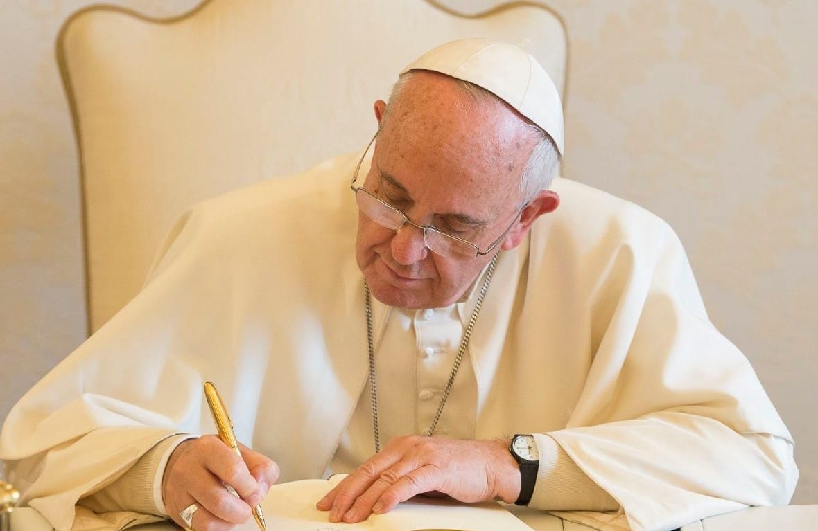 Vaticano publicará diario personal del papa Francisco