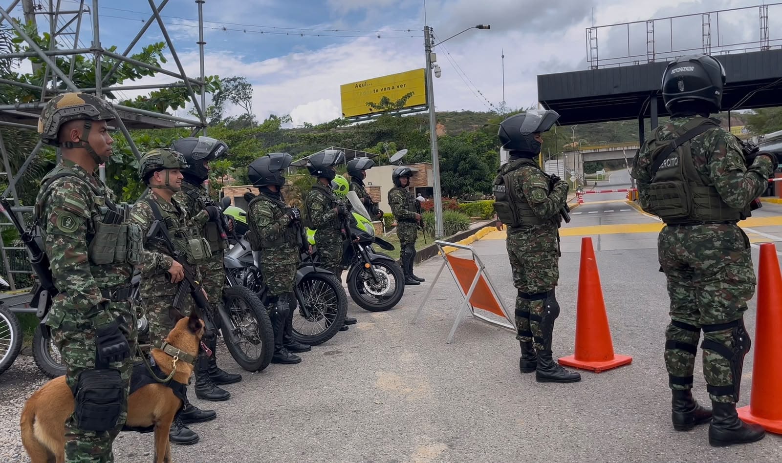 Más de 1.200 soldados custodian las carreteras santandereanas durante la semana de receso escolar