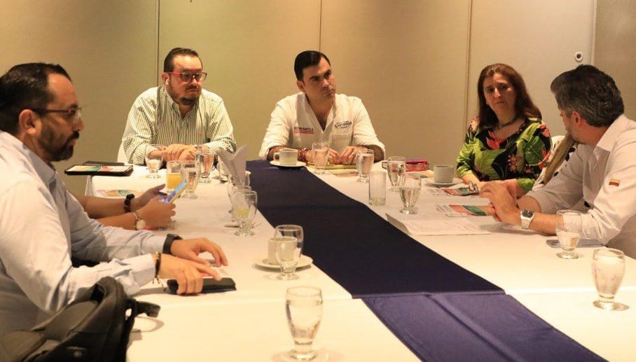 Héctor Mantilla presentó su plan de gobierno ante gremios de Santander imagen de la publicación
