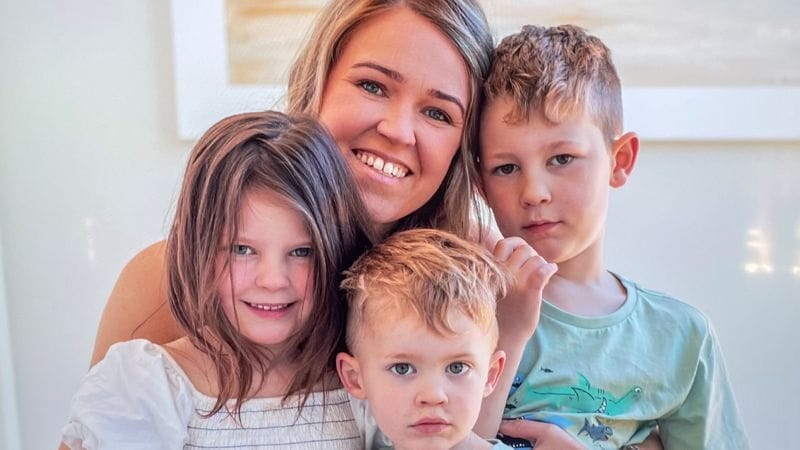 Australiana se enfrenta ante la posible muerte  de sus tres hijos por enfermedad imagen de la publicación