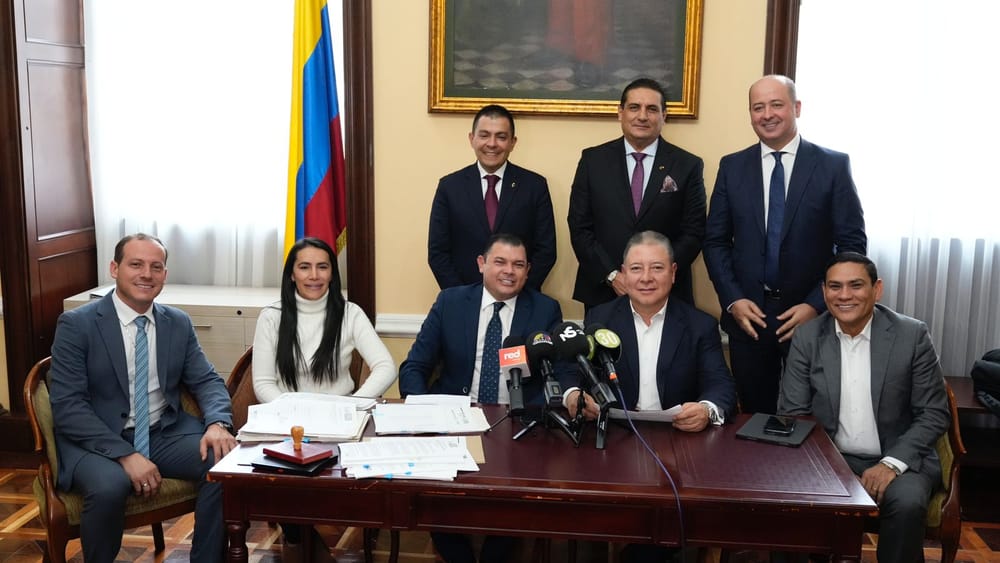 Senador santandereano propone proyecto de ley para promover la educación rural imagen de la publicación