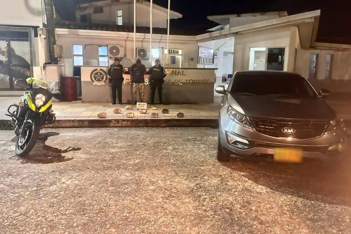 Narco camioneta fue descubierta con millonaria caleta imagen de la publicación