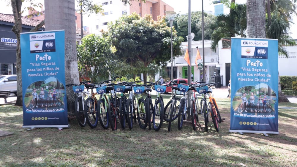 Candidatos a alcaldía de Bucaramanga firmaron pacto por la seguridad vial de los niños imagen de la publicación