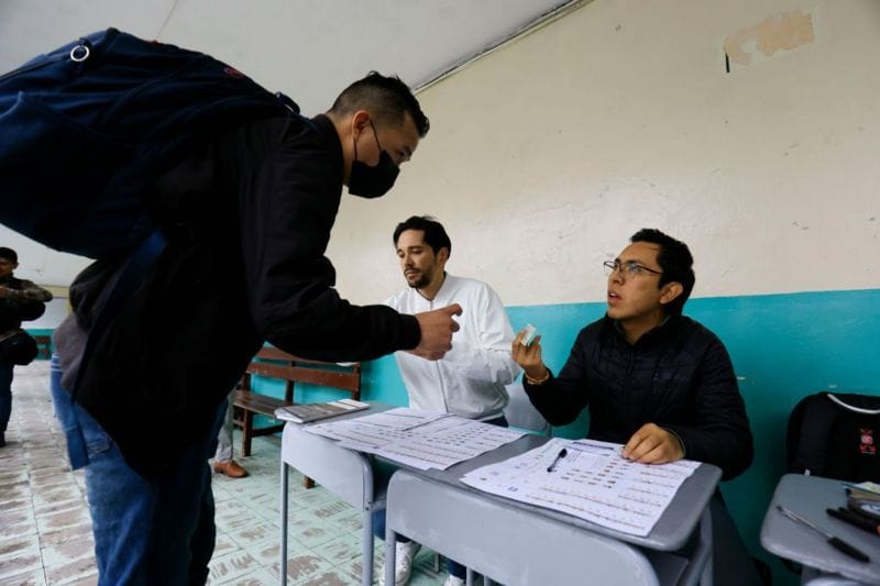 Ecuatorianos se preparan para elegir presidente este domingo imagen de la publicación