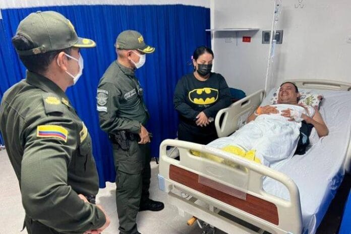Patrullero sobrevivió a cinco balazos tras ataque armado a estación de policía imagen de la publicación