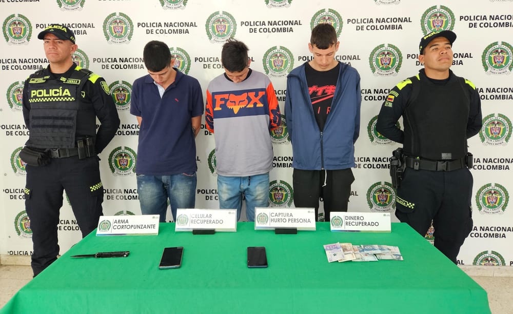 Jóvenes fueron capturados tras robo fallido a un taxista en Floridablanca imagen de la publicación