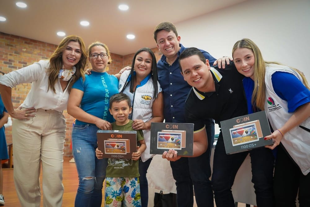 Entregaron 100 tabletas más a población víctima en Floridablanca imagen de la publicación