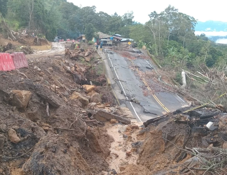 Recientes lluvias continúan afectando lo que queda de vía hacia Barrancabermeja imagen de la publicación