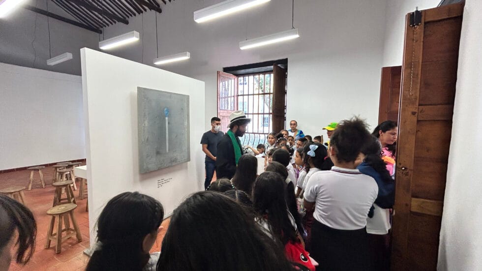 Estudiantes disfrutaron recorrido artístico ofrecido por Salas Abiertas imagen de la publicación