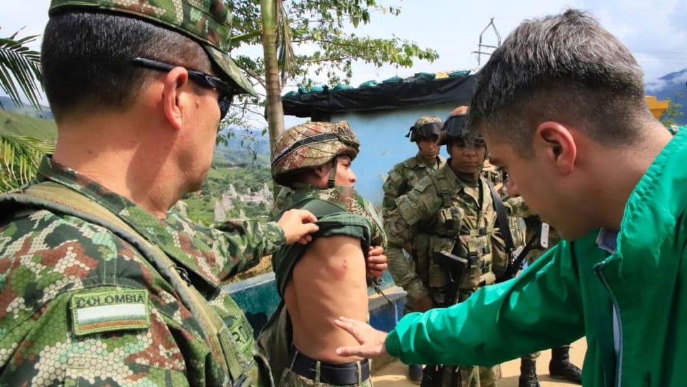 Soldados fueron atacados y robados en una asonada imagen de la publicación