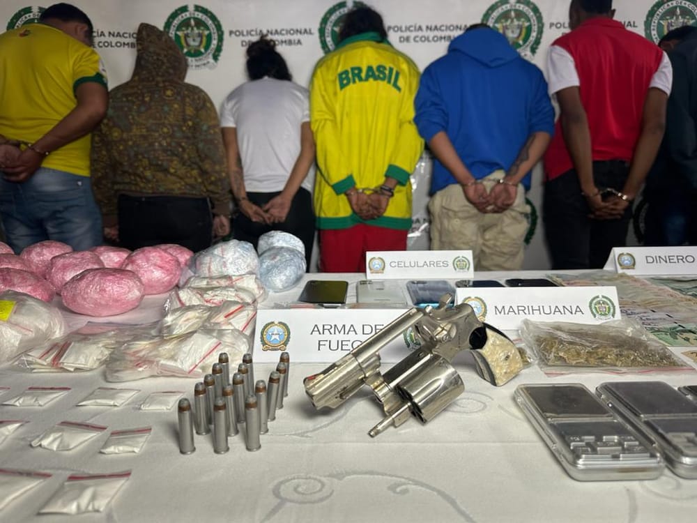 Derrumbaron a "Los Muralla" que traficaban ilegalidades en Girón imagen de la publicación