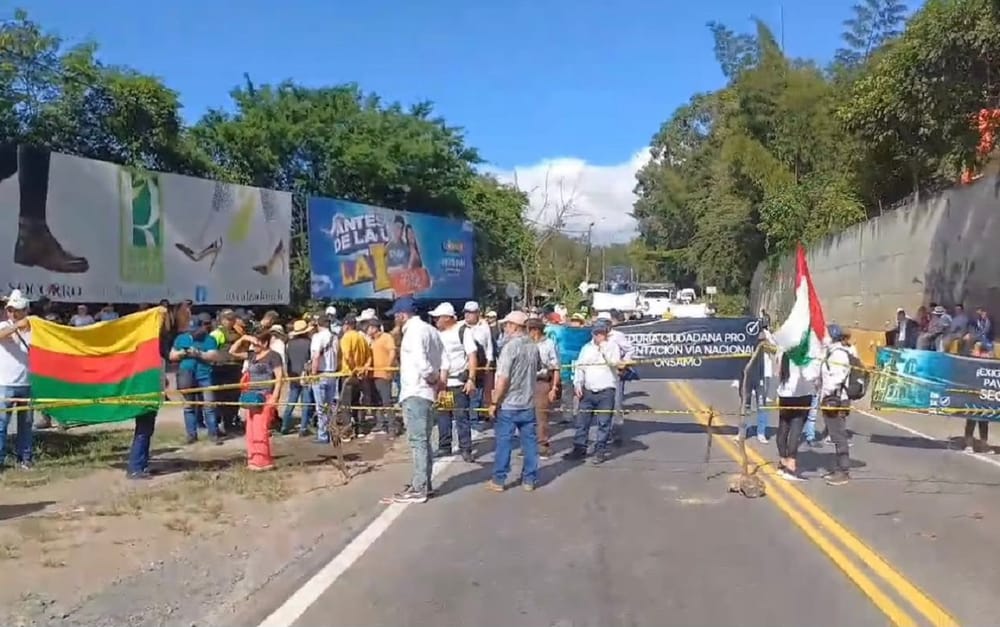 Tres municipios exigen pavimentación inmediata y mantenimiento de las vías imagen de la publicación