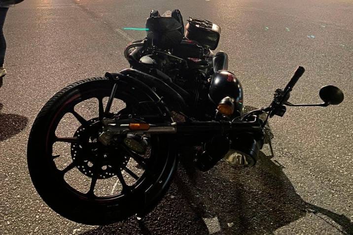Piques ilegales por poco acaban con la vida de un motociclista imagen de la publicación