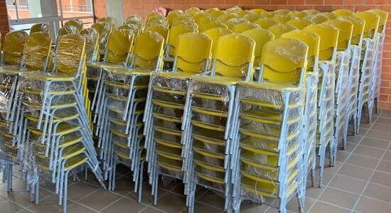 Llegó el mobiliario para 840 estudiantes del colegio Camacho Carreño imagen de la publicación