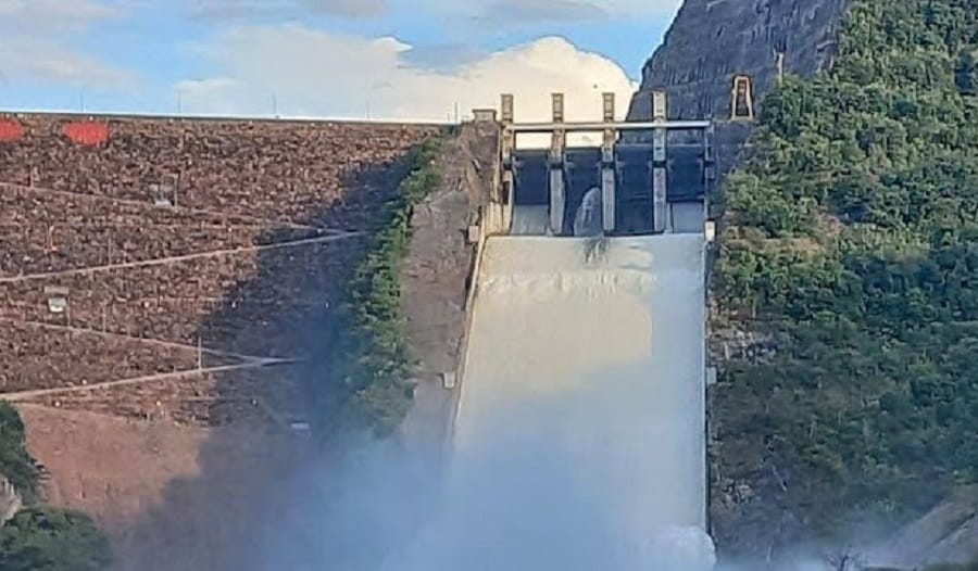 Inició el vertimiento controlado en la represa de Topocoro imagen de la publicación