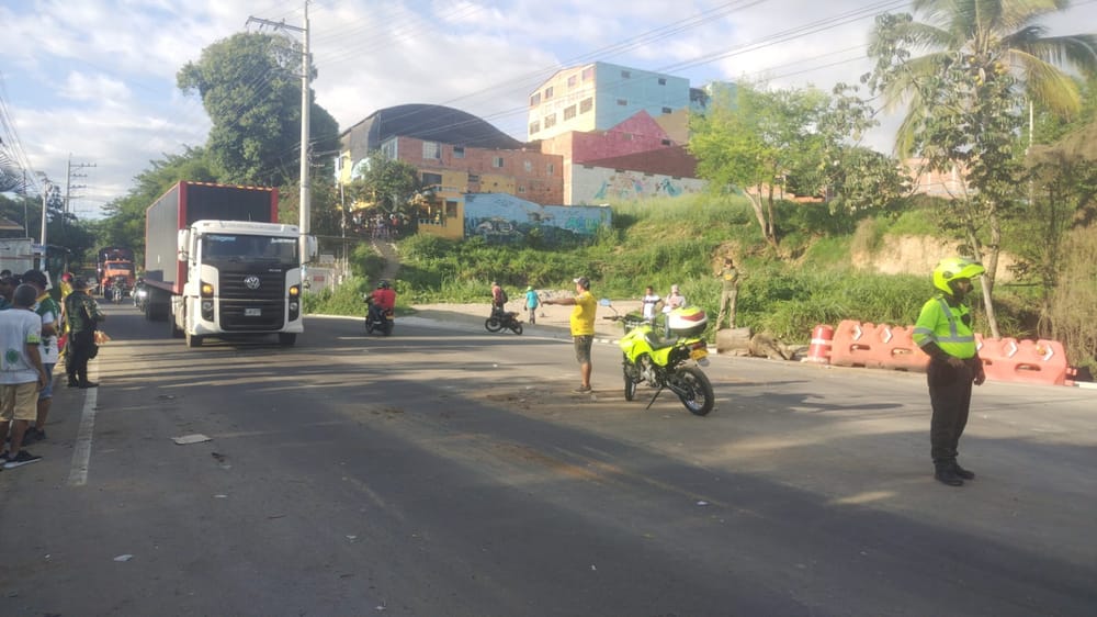 Manifestantes llegaron a un acuerdo y se rehabilitó el paso en el norte de Bucaramanga imagen de la publicación