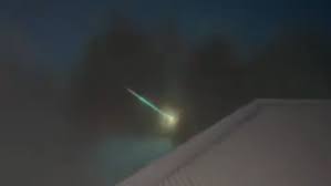 Salió a grabar un incendio y captó la caída de un meteorito imagen de la publicación